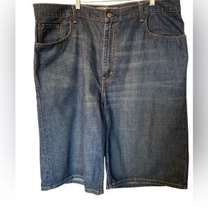 Men’s 569 loose straight Levi’s dark denim shorts size 42, 5 pocket red tab